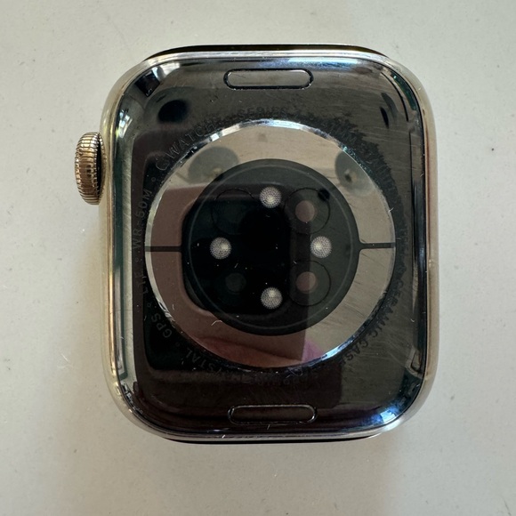 Apple Watch Series 7 - 41mm - Gold (WIFI+GPS) - Picture 5 of 10